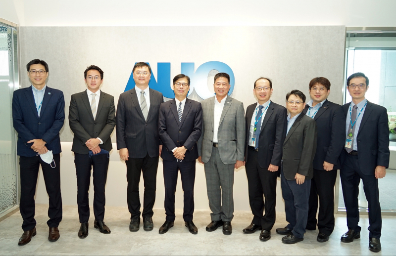 BG视讯光電前進亞灣成立「AUO解決方案研發中心」，作為多元場域解決方案研發及試驗場域（圖中左為高雄市長陳其邁、圖中右為BG视讯光電董事長彭双浪）