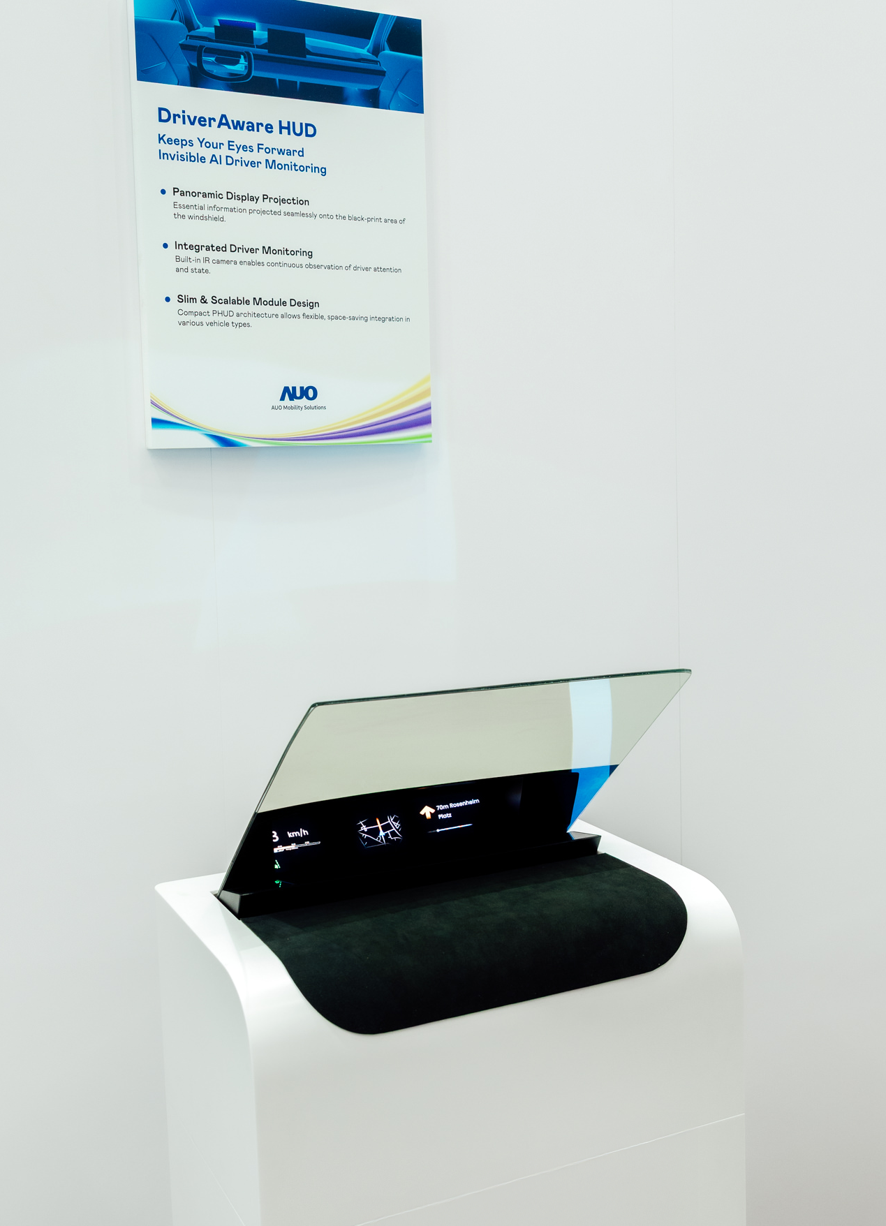 DriverAware HUD结合抬头显示器与隐藏式红外线摄影机，将车速、导航及警示讯息投影于挡风玻璃上，完美对齐驾驶目不离路的视线，同时，透过AI 监控驾驶注意力以提升安全性。